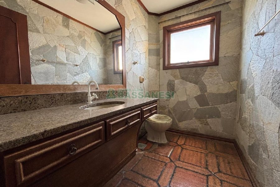 Apartamento com 225m², 3 dormitórios, 3 vagas, no bairro Rio Branco em Caxias do Sul para Comprar