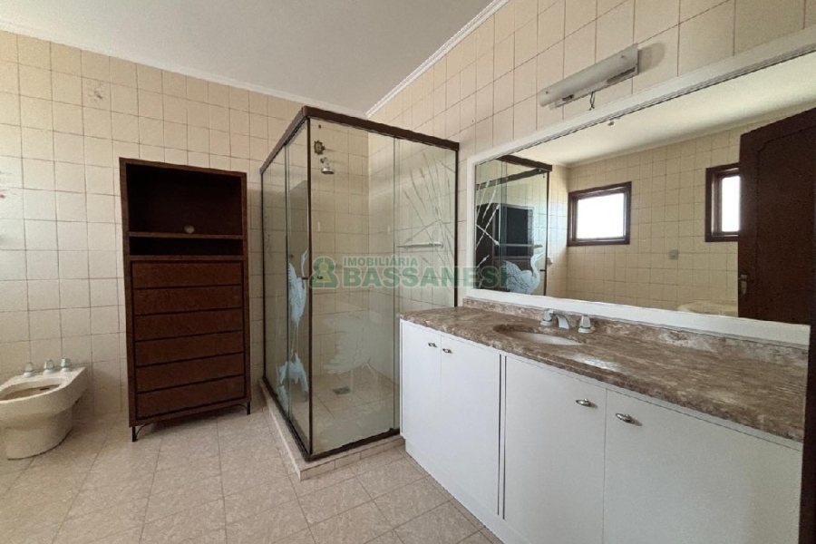 Apartamento com 225m², 3 dormitórios, 3 vagas, no bairro Rio Branco em Caxias do Sul para Comprar