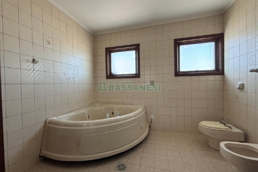 Apartamento com 225m², 3 dormitórios, 3 vagas, no bairro Rio Branco em Caxias do Sul para Comprar