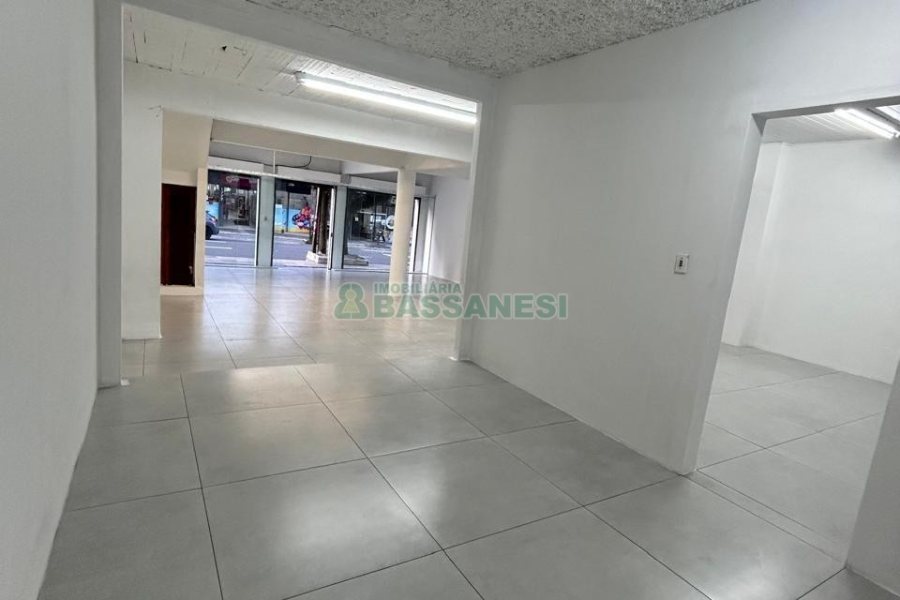 Loja com 640m², no bairro Centro em Caxias do Sul para Alugar