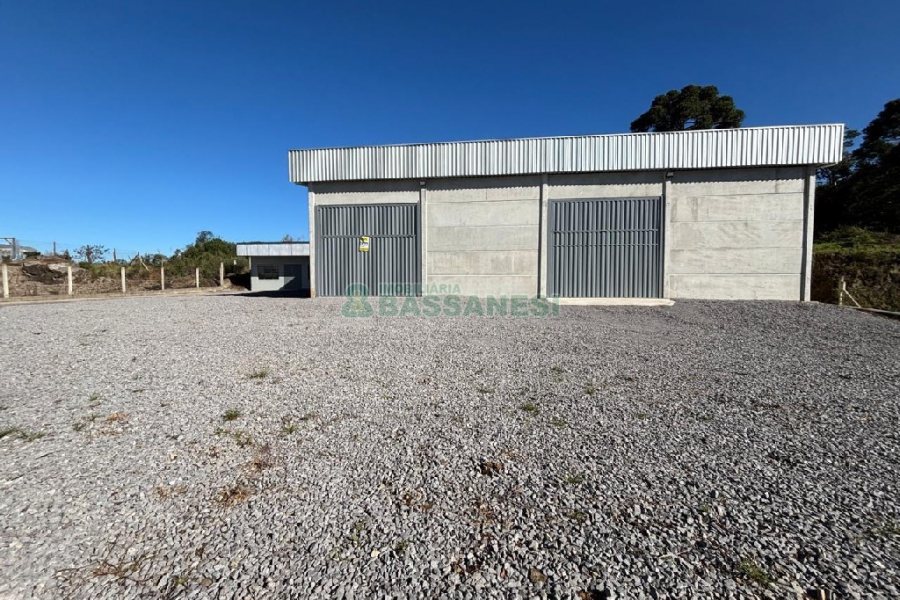 Pavilhão com 473m², no bairro Ana Rech em Caxias do Sul para Alugar