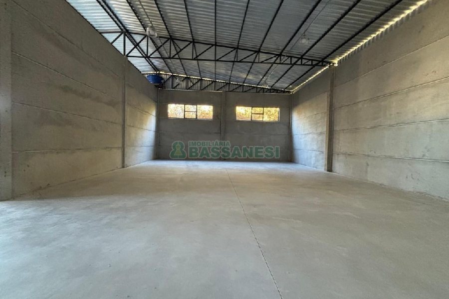 Pavilhão com 473m², no bairro Ana Rech em Caxias do Sul para Alugar
