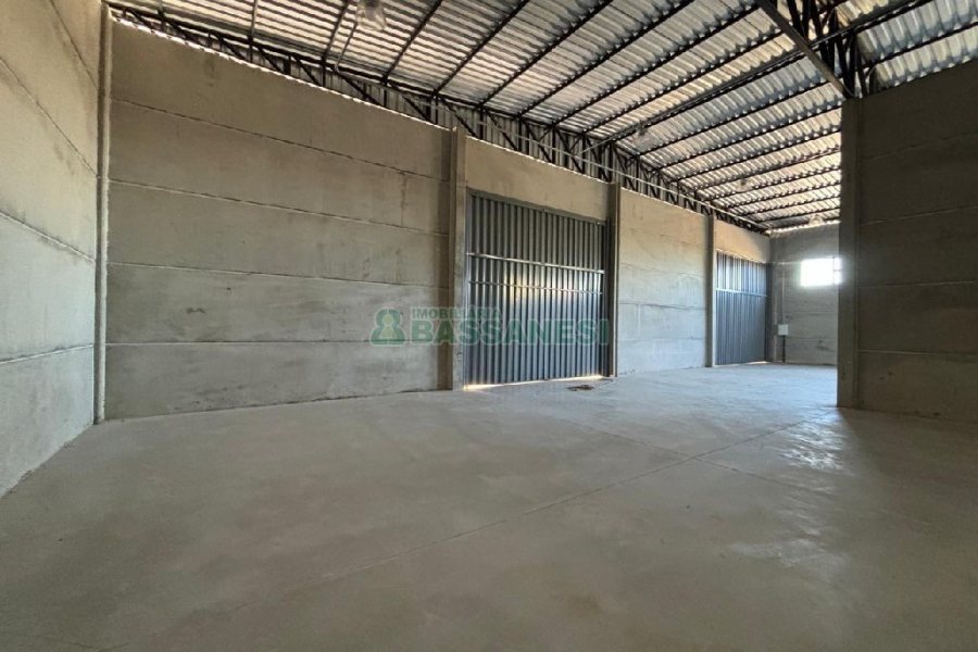 Pavilhão com 473m², no bairro Ana Rech em Caxias do Sul para Alugar