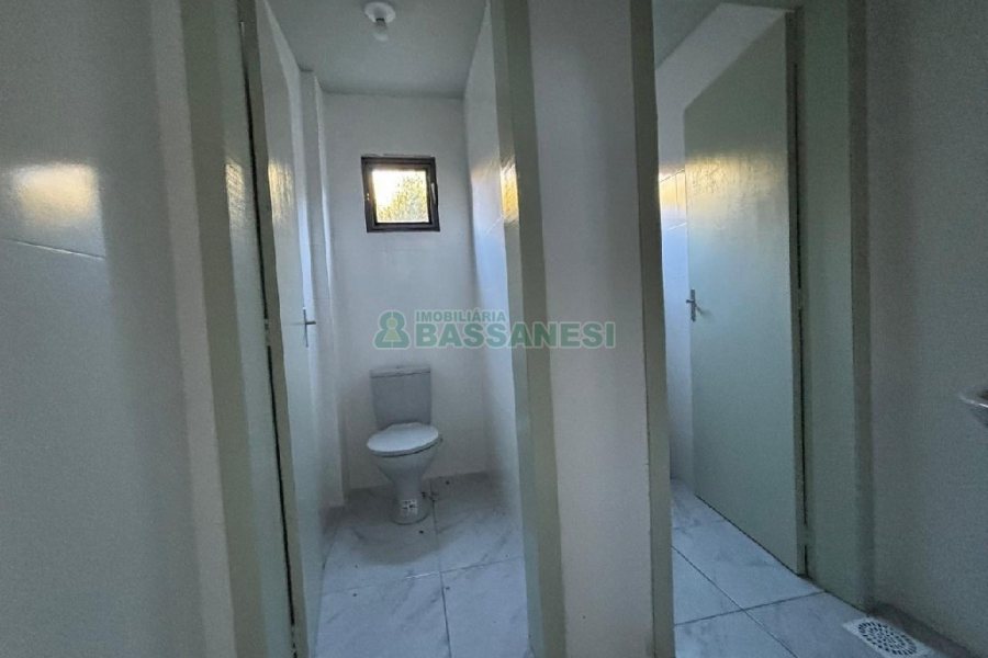 Pavilhão com 473m², no bairro Ana Rech em Caxias do Sul para Alugar