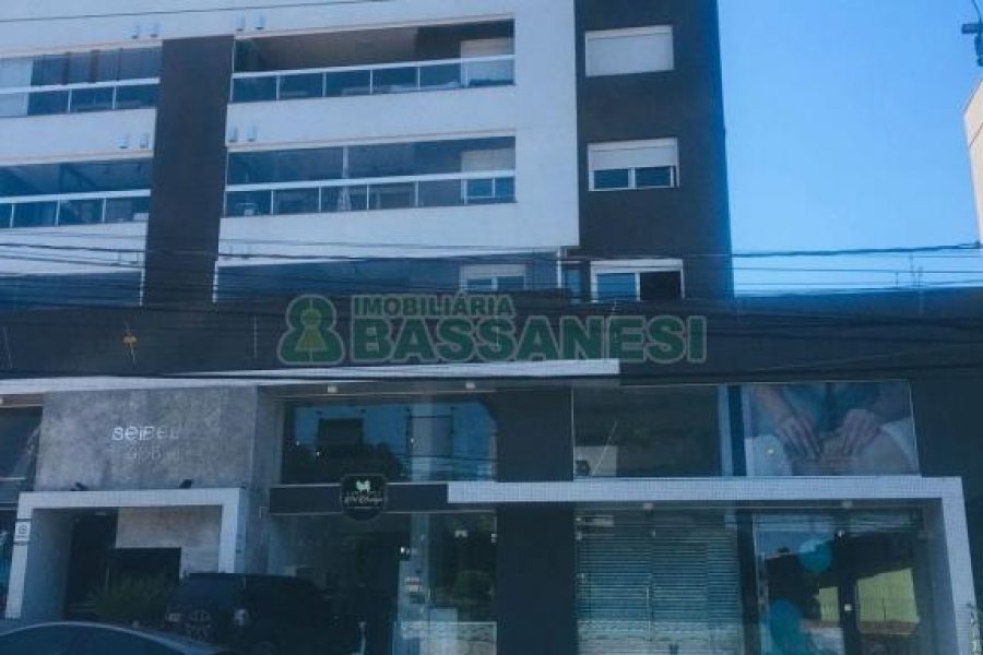 Loja com 450m², 4 vagas, no bairro Panazzolo em Caxias do Sul para Comprar