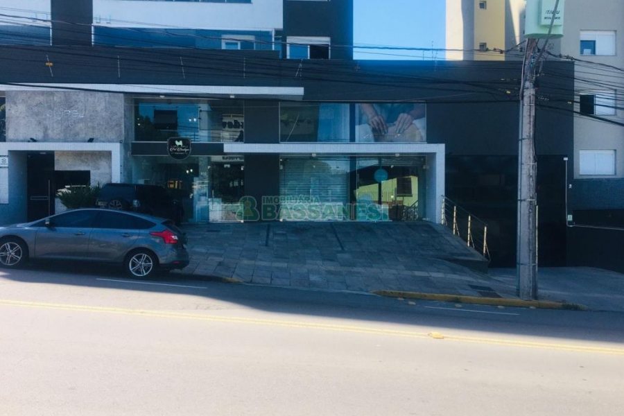 Loja com 450m², 4 vagas, no bairro Panazzolo em Caxias do Sul para Comprar