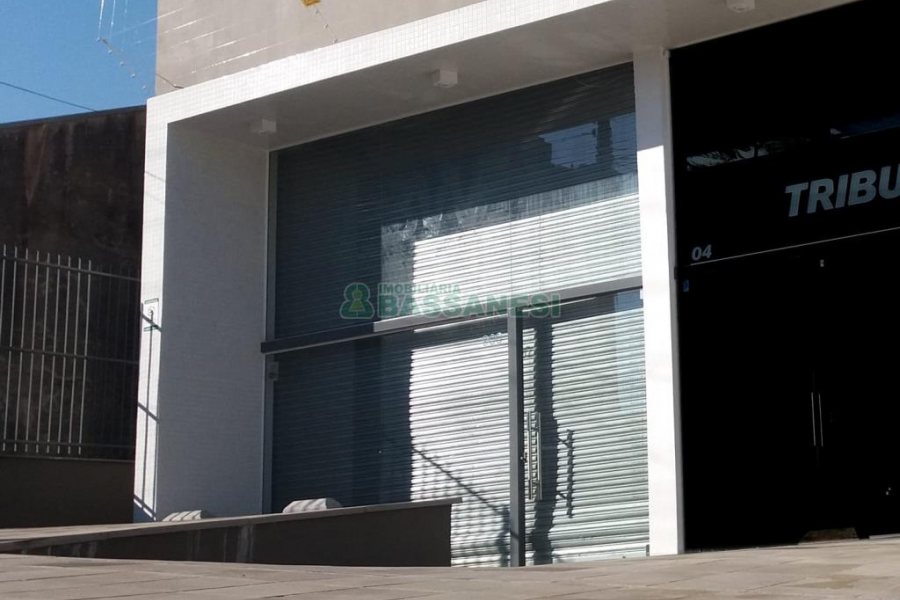 Loja com 450m², 4 vagas, no bairro Panazzolo em Caxias do Sul para Comprar