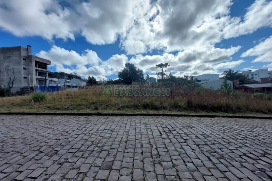 Terreno com 360m², no bairro São Luiz em Caxias do Sul para Comprar