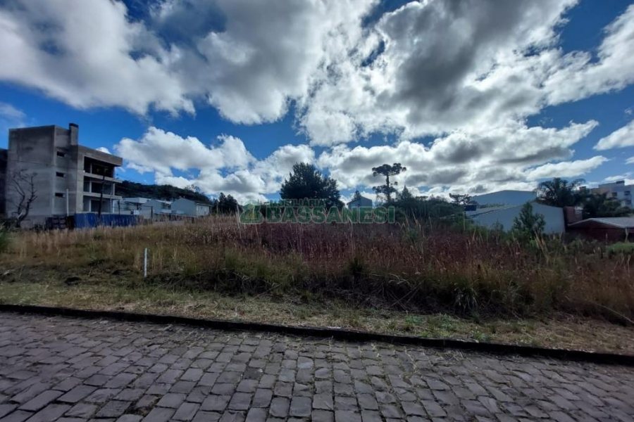 Terreno com 360m², no bairro São Luiz em Caxias do Sul para Comprar