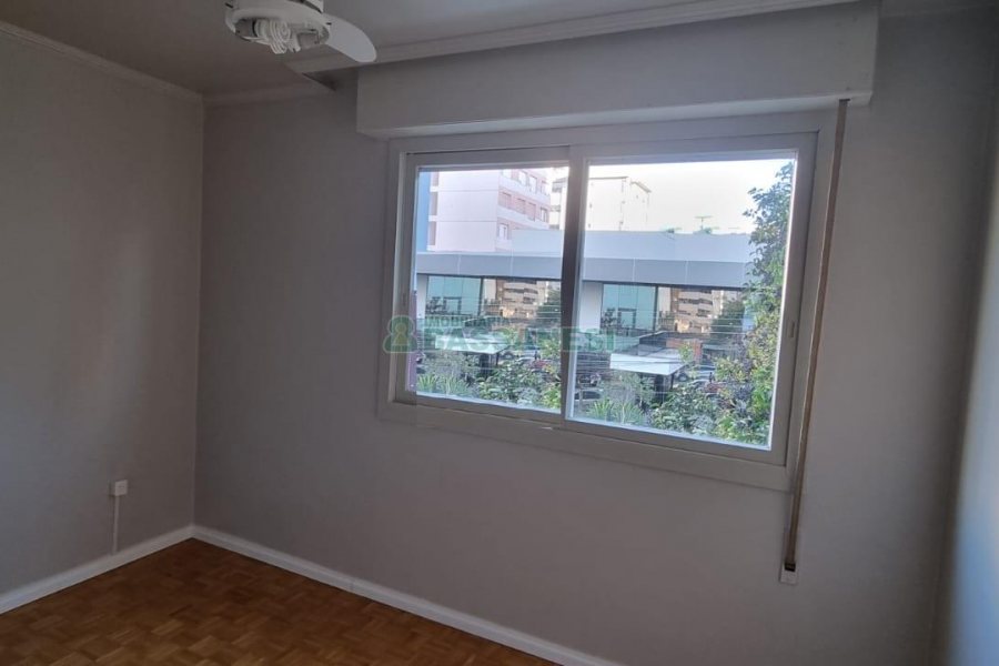 Apartamento com 60m², 2 dormitórios, no bairro São Pelegrino em Caxias do Sul para Comprar