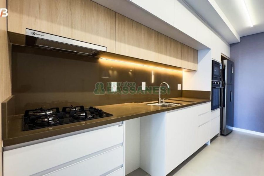 Apartamento com 110m², 3 dormitórios, 2 vagas, no bairro Petrópolis em Caxias do Sul para Comprar