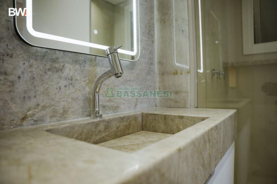 Apartamento com 110m², 3 dormitórios, 2 vagas, no bairro Petrópolis em Caxias do Sul para Comprar