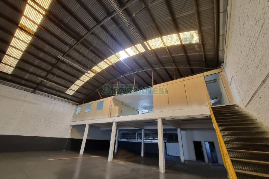 Pavilhão com 1000m², no bairro Sagrada Família em Caxias do Sul para Alugar