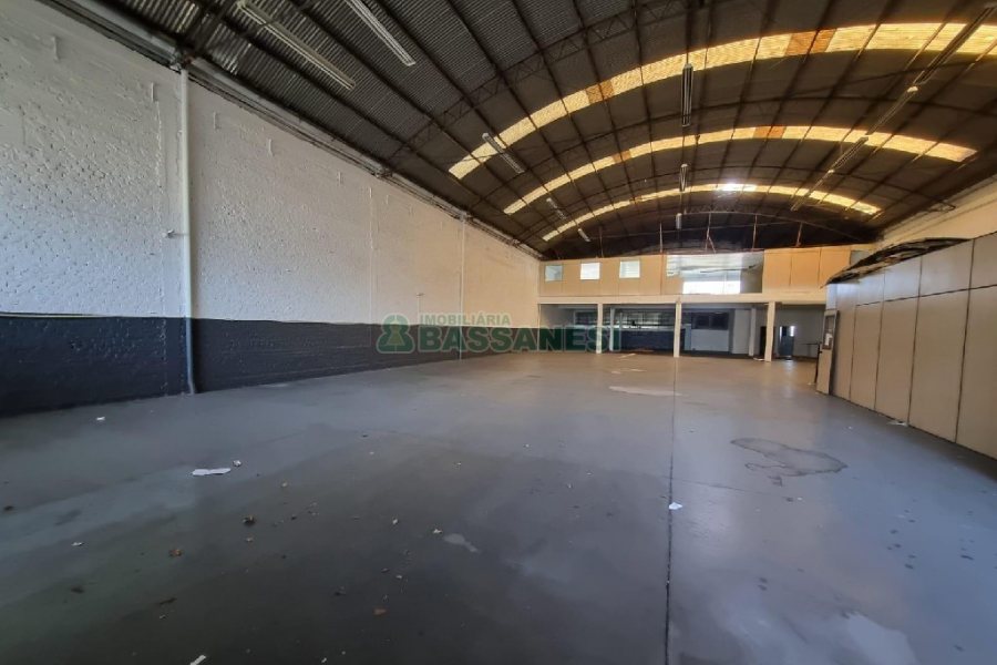Pavilhão com 1000m², no bairro Sagrada Família em Caxias do Sul para Alugar