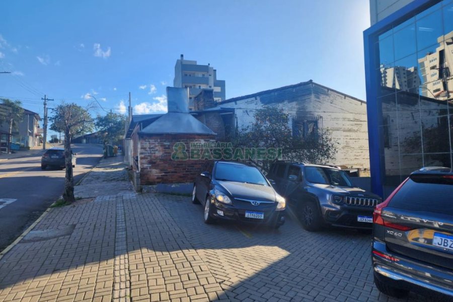 Casa com 588m², no bairro Sagrada Família em Caxias do Sul para Comprar