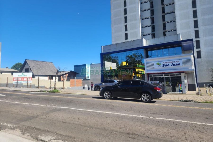 Terreno com 588m², no bairro Sagrada Família em Caxias do Sul para Comprar