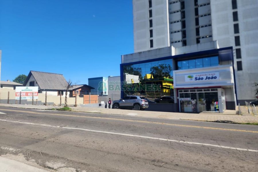 Terreno com 588m², no bairro Sagrada Família em Caxias do Sul para Comprar
