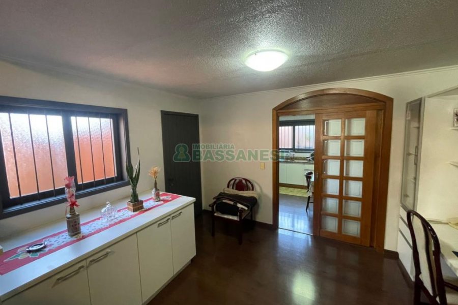 Casa com 188m², 3 dormitórios, 2 vagas, no bairro Panazzolo em Caxias do Sul para Comprar