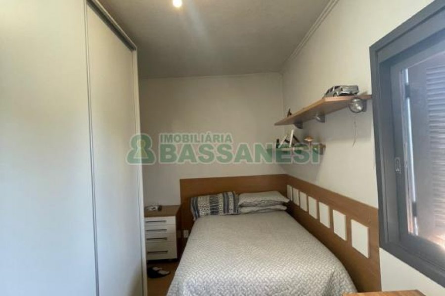 Casa com 188m², 3 dormitórios, 2 vagas, no bairro Panazzolo em Caxias do Sul para Comprar