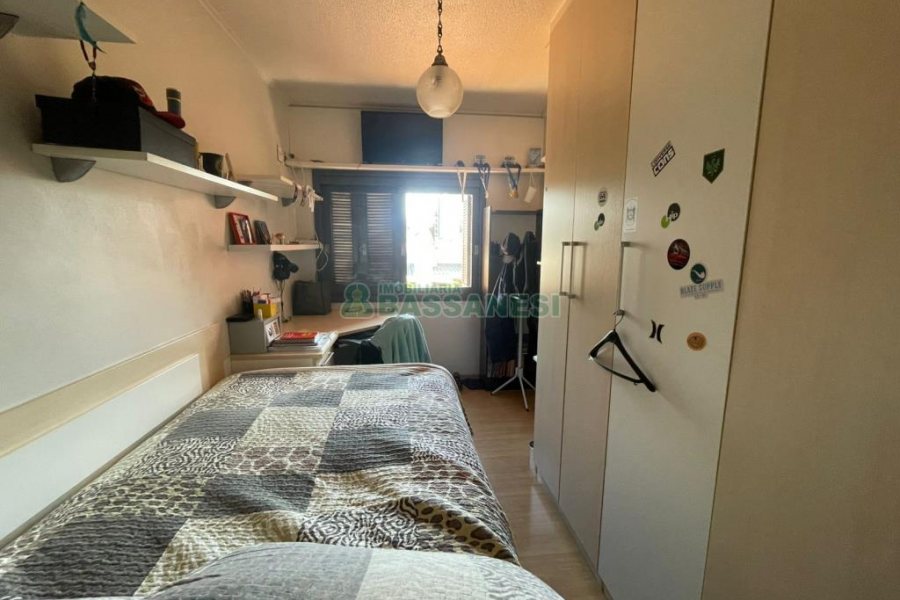 Casa com 188m², 3 dormitórios, 2 vagas, no bairro Panazzolo em Caxias do Sul para Comprar