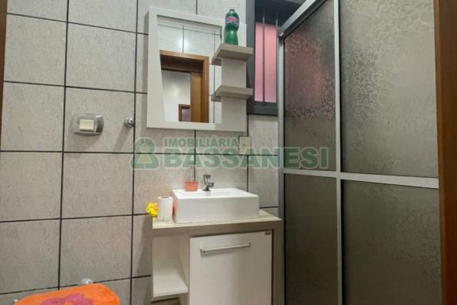 Casa com 188m², 3 dormitórios, 2 vagas, no bairro Panazzolo em Caxias do Sul para Comprar