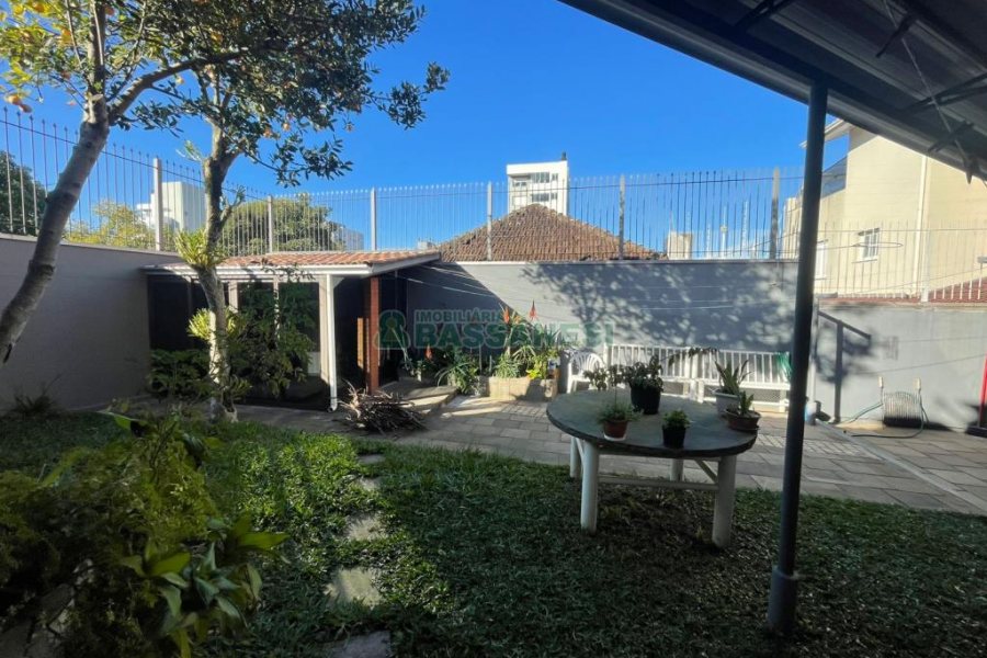 Casa com 188m², 3 dormitórios, 2 vagas, no bairro Panazzolo em Caxias do Sul para Comprar