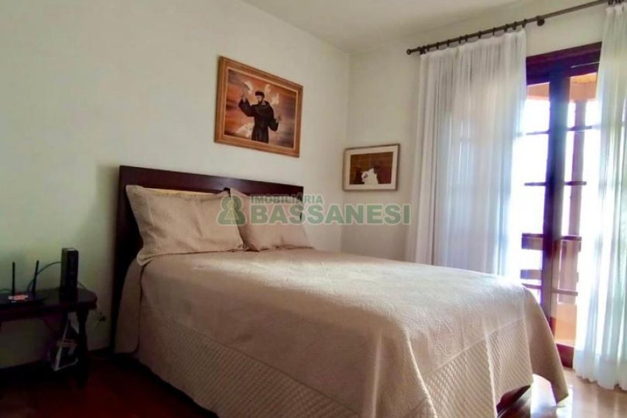 Apartamento com 120m², 3 dormitórios, 2 vagas, no bairro Pio X em Caxias do Sul para Comprar