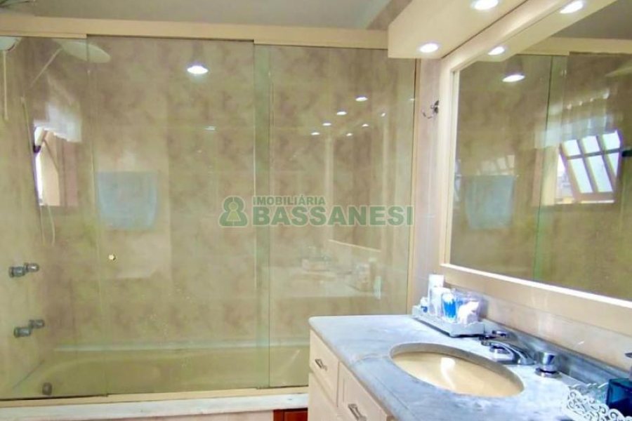 Apartamento com 120m², 3 dormitórios, 2 vagas, no bairro Pio X em Caxias do Sul para Comprar