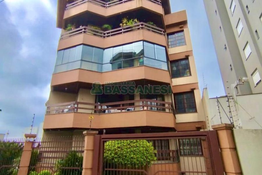 Apartamento com 120m², 3 dormitórios, 2 vagas, no bairro Pio X em Caxias do Sul para Comprar