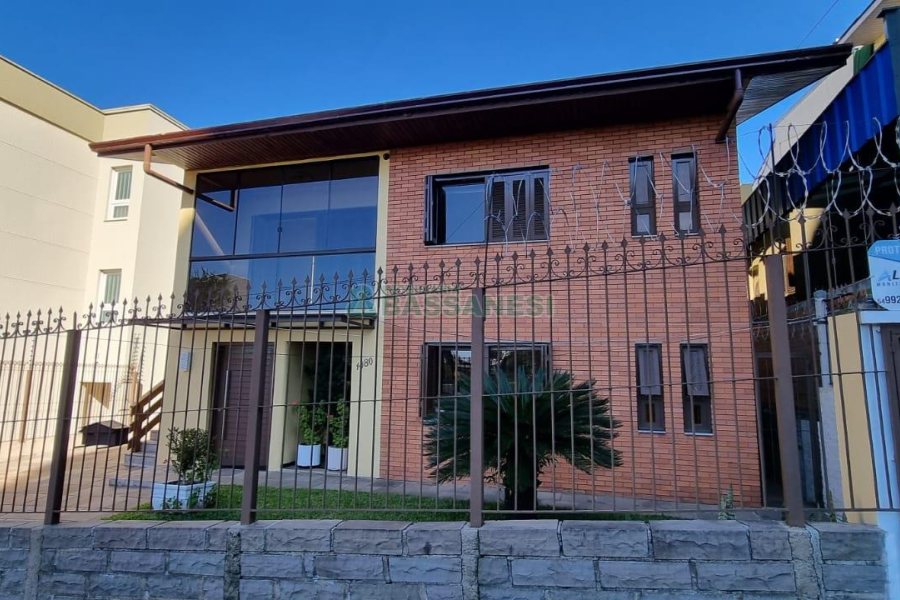 Casa com 292m², 7 dormitórios, 5 vagas, no bairro Jardim América em Caxias do Sul para Comprar