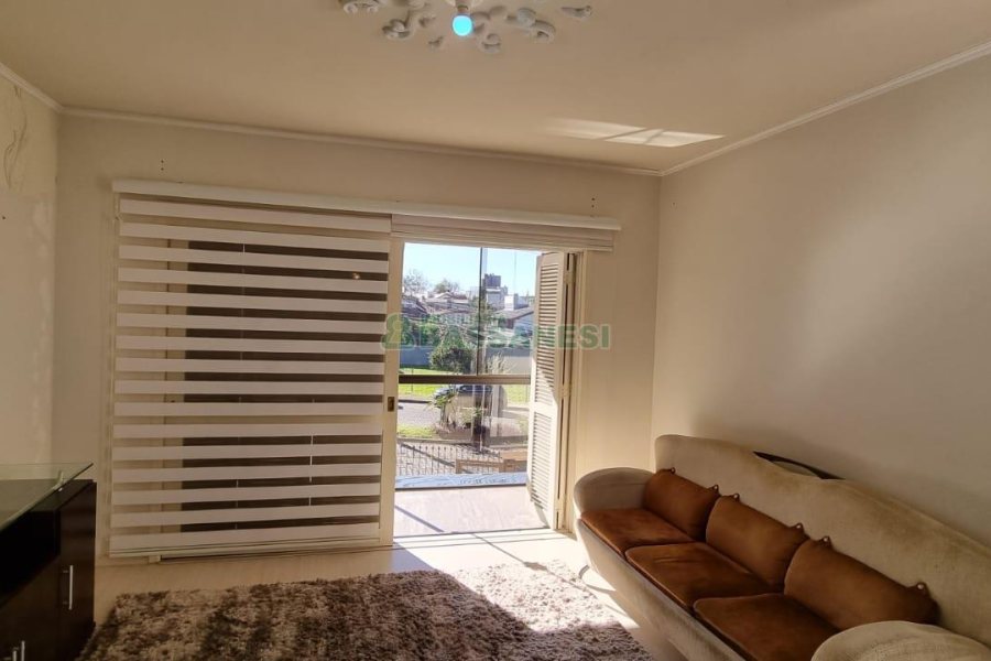 Casa com 292m², 7 dormitórios, 5 vagas, no bairro Jardim América em Caxias do Sul para Comprar