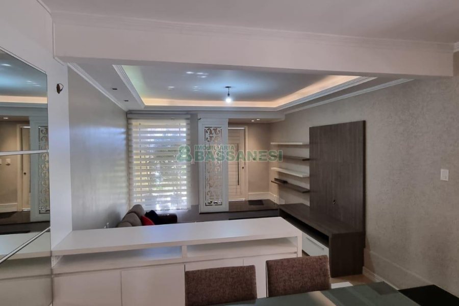 Casa com 292m², 7 dormitórios, 5 vagas, no bairro Jardim América em Caxias do Sul para Comprar