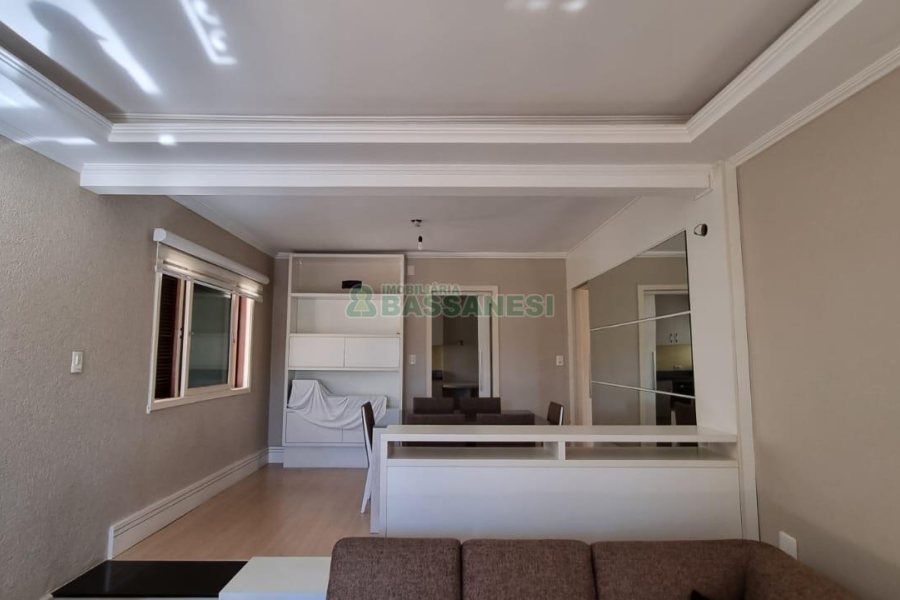 Casa com 292m², 7 dormitórios, 5 vagas, no bairro Jardim América em Caxias do Sul para Comprar