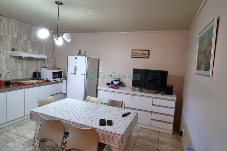 Casa com 292m², 7 dormitórios, 5 vagas, no bairro Jardim América em Caxias do Sul para Comprar