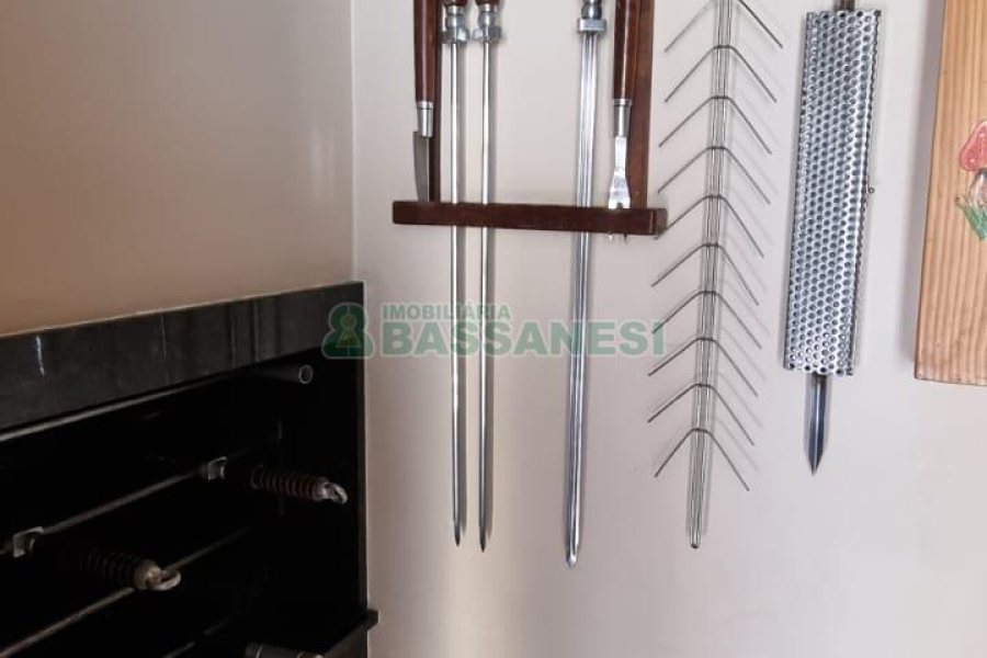 Casa com 292m², 7 dormitórios, 5 vagas, no bairro Jardim América em Caxias do Sul para Comprar