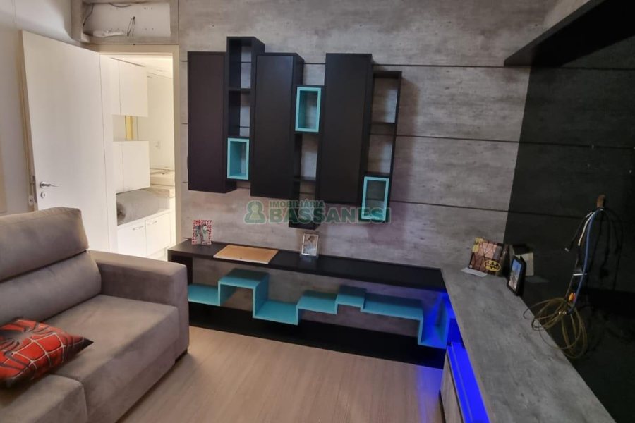 Casa com 292m², 7 dormitórios, 5 vagas, no bairro Jardim América em Caxias do Sul para Comprar