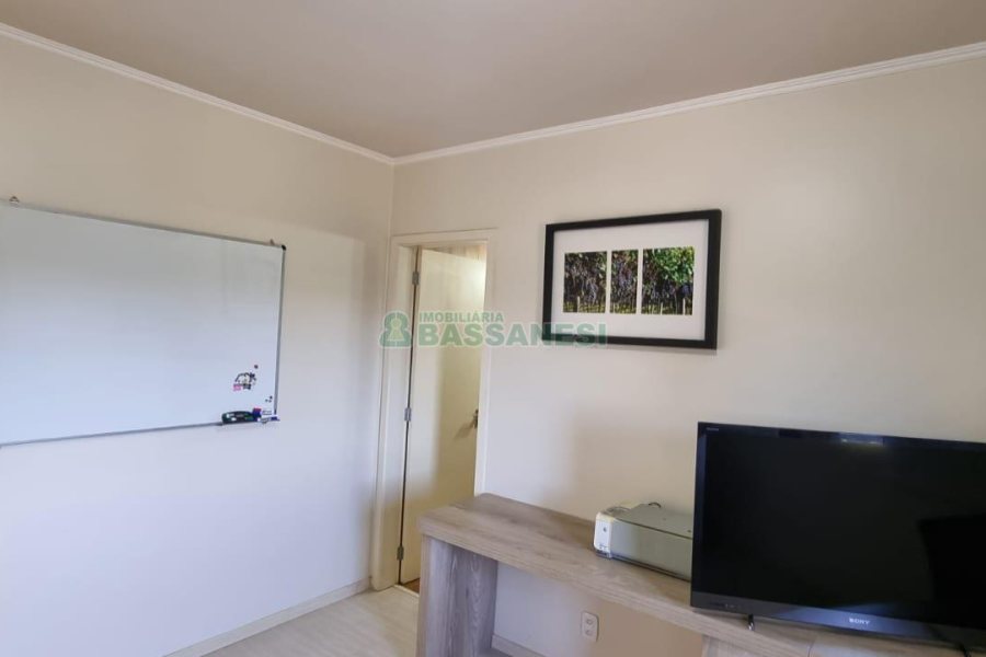Casa com 292m², 7 dormitórios, 5 vagas, no bairro Jardim América em Caxias do Sul para Comprar