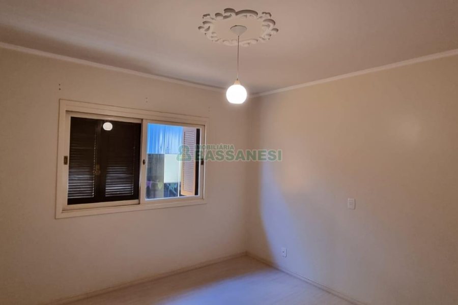 Casa com 292m², 7 dormitórios, 5 vagas, no bairro Jardim América em Caxias do Sul para Comprar