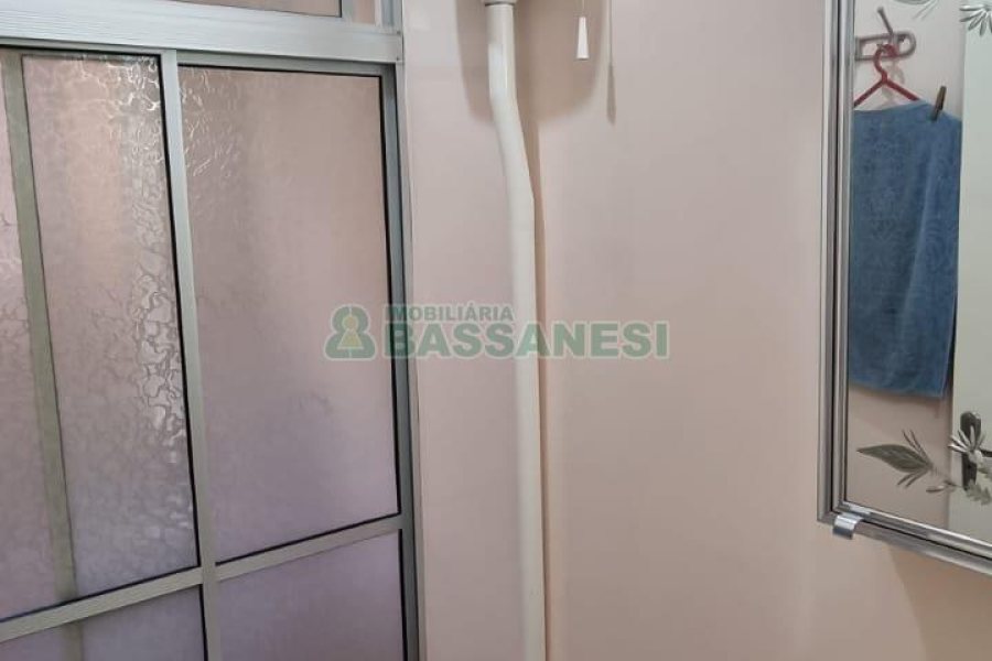 Casa com 292m², 7 dormitórios, 5 vagas, no bairro Jardim América em Caxias do Sul para Comprar