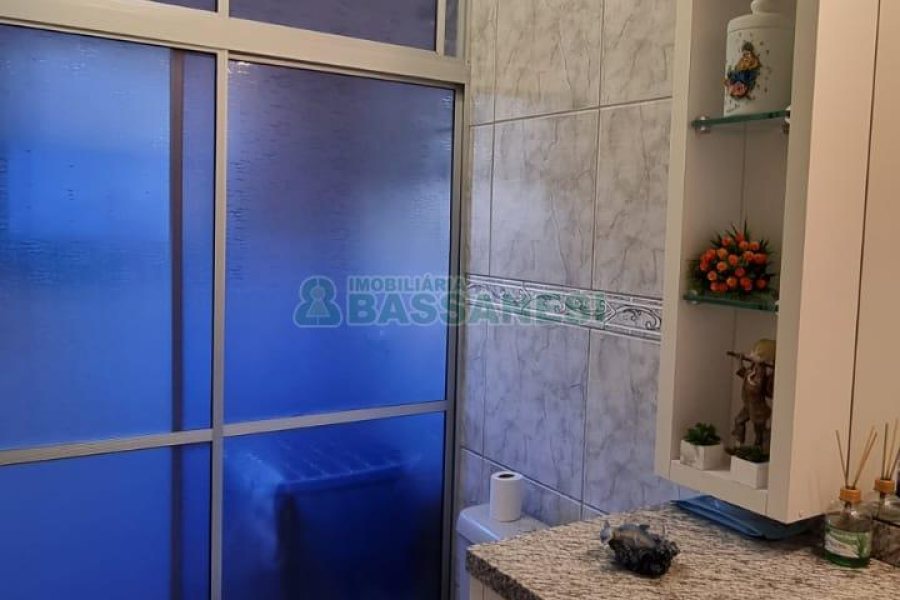 Casa com 292m², 7 dormitórios, 5 vagas, no bairro Jardim América em Caxias do Sul para Comprar