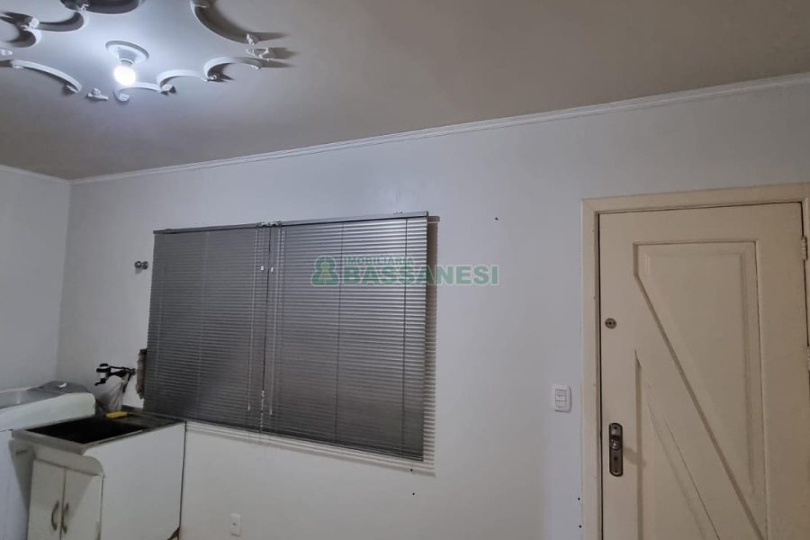 Casa com 292m², 7 dormitórios, 5 vagas, no bairro Jardim América em Caxias do Sul para Comprar