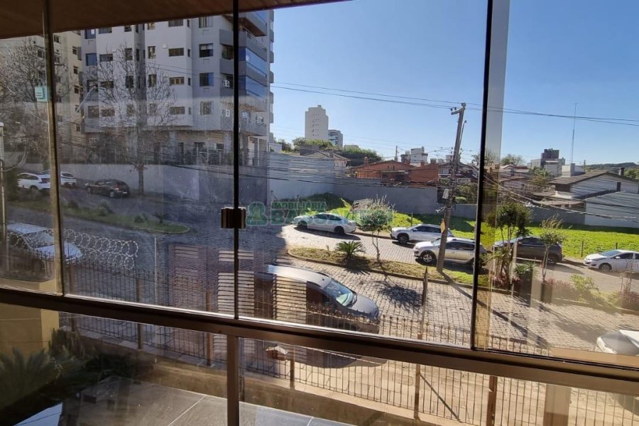 Casa com 292m², 7 dormitórios, 5 vagas, no bairro Jardim América em Caxias do Sul para Comprar