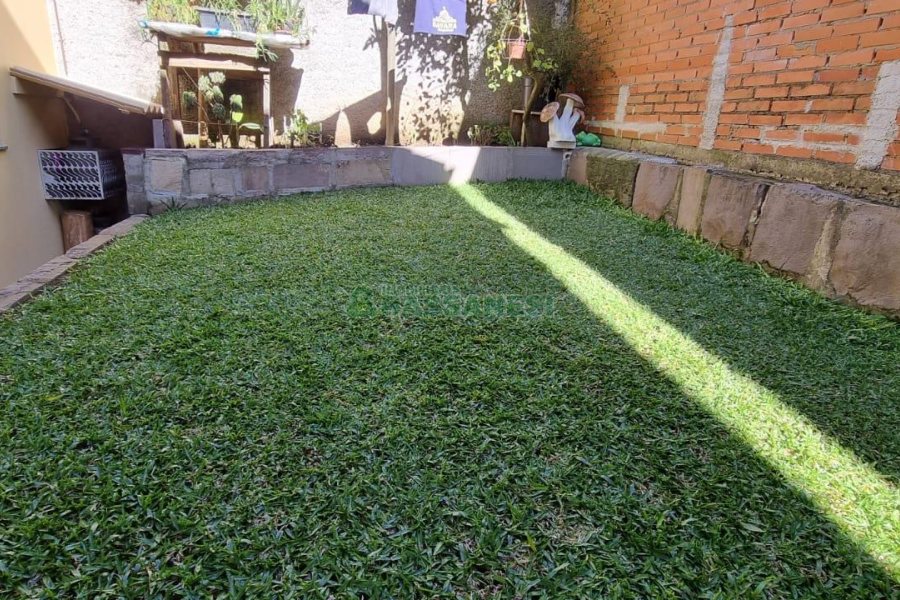 Casa com 292m², 7 dormitórios, 5 vagas, no bairro Jardim América em Caxias do Sul para Comprar