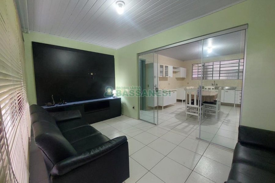Casa com 125m², 3 dormitórios, 2 vagas, no bairro Presidente Vargas em Caxias do Sul para Comprar