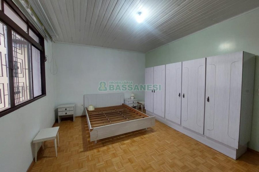 Casa com 125m², 3 dormitórios, 2 vagas, no bairro Presidente Vargas em Caxias do Sul para Comprar