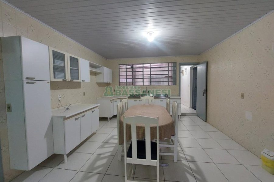 Casa com 125m², 3 dormitórios, 2 vagas, no bairro Presidente Vargas em Caxias do Sul para Comprar