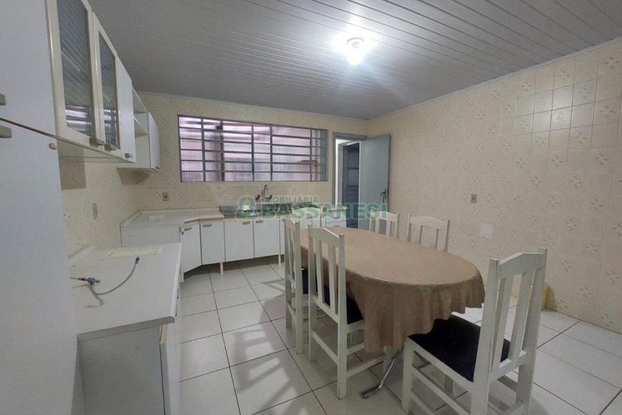 Casa com 125m², 3 dormitórios, 2 vagas, no bairro Presidente Vargas em Caxias do Sul para Comprar
