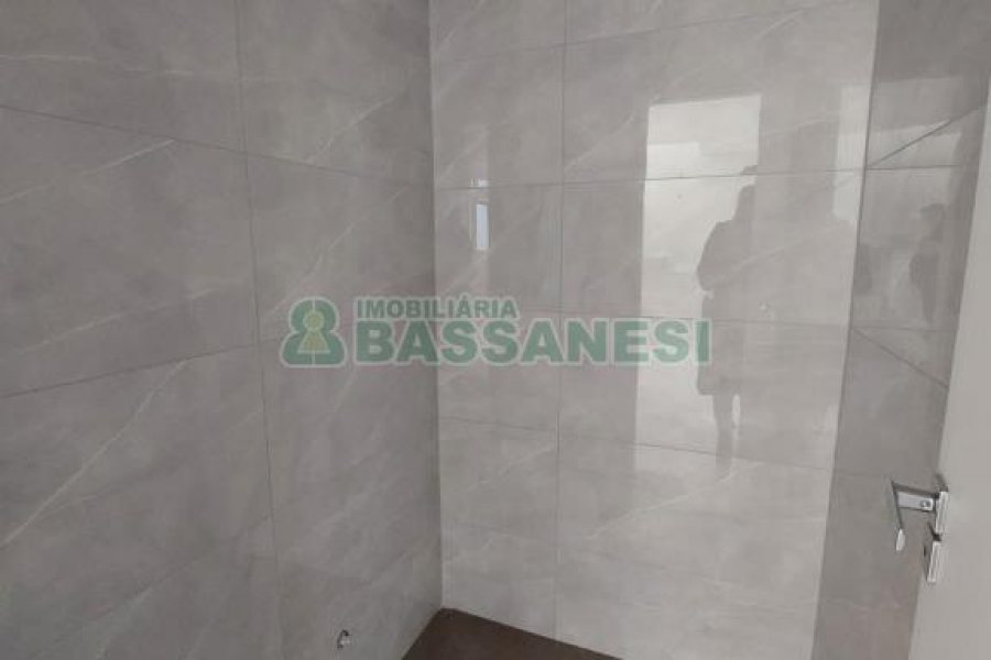 Sobrado com 130m², 3 dormitórios, 2 vagas, no bairro São Luiz em Caxias do Sul para Comprar