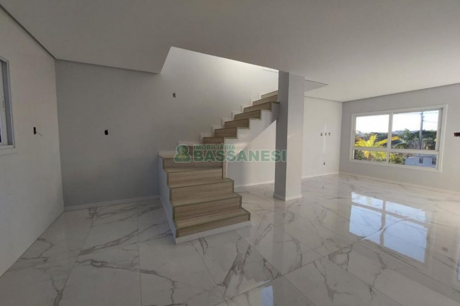 Sobrado com 130m², 3 dormitórios, 2 vagas, no bairro São Luiz em Caxias do Sul para Comprar