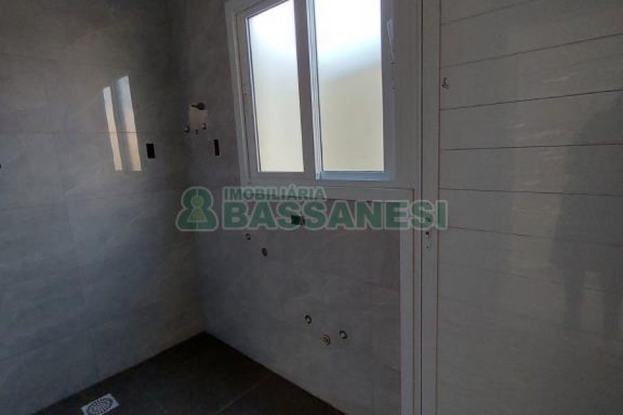 Sobrado com 130m², 3 dormitórios, 2 vagas, no bairro São Luiz em Caxias do Sul para Comprar